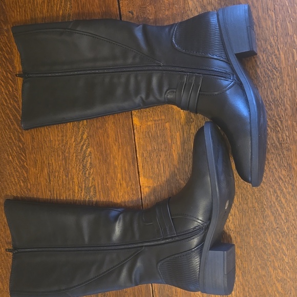 Baretraps Black Low Heel Boots New Without Box Size 9 M - Picture 13 of 16